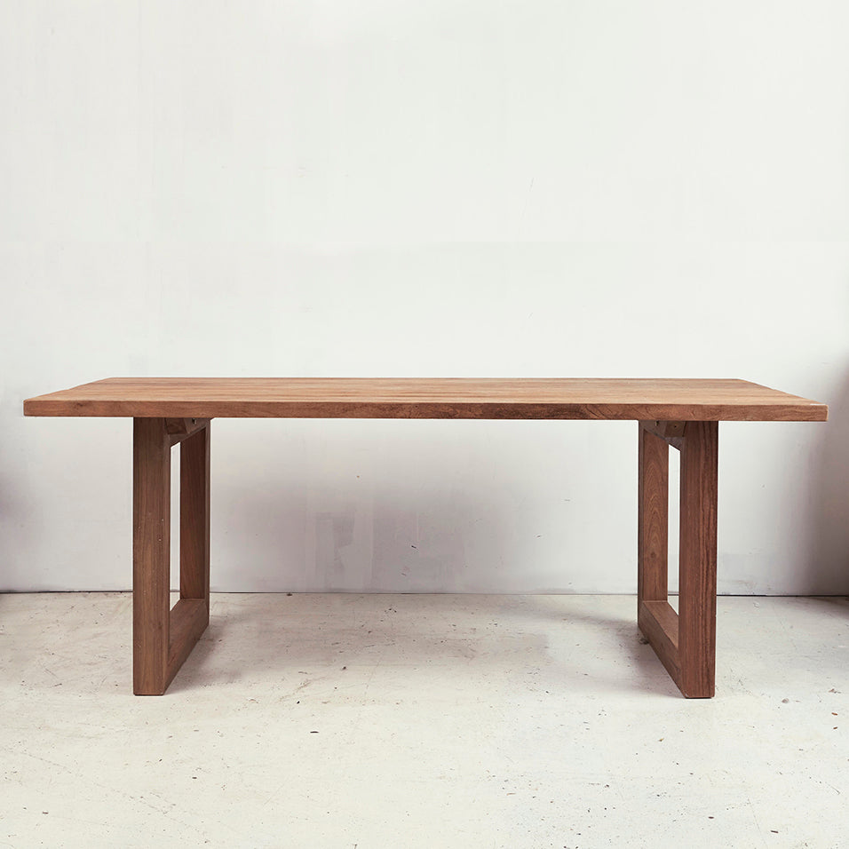 ELYAS DINING TABLE