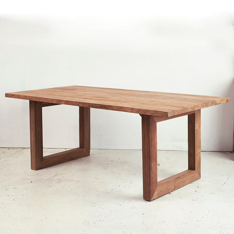 ELYAS DINING TABLE