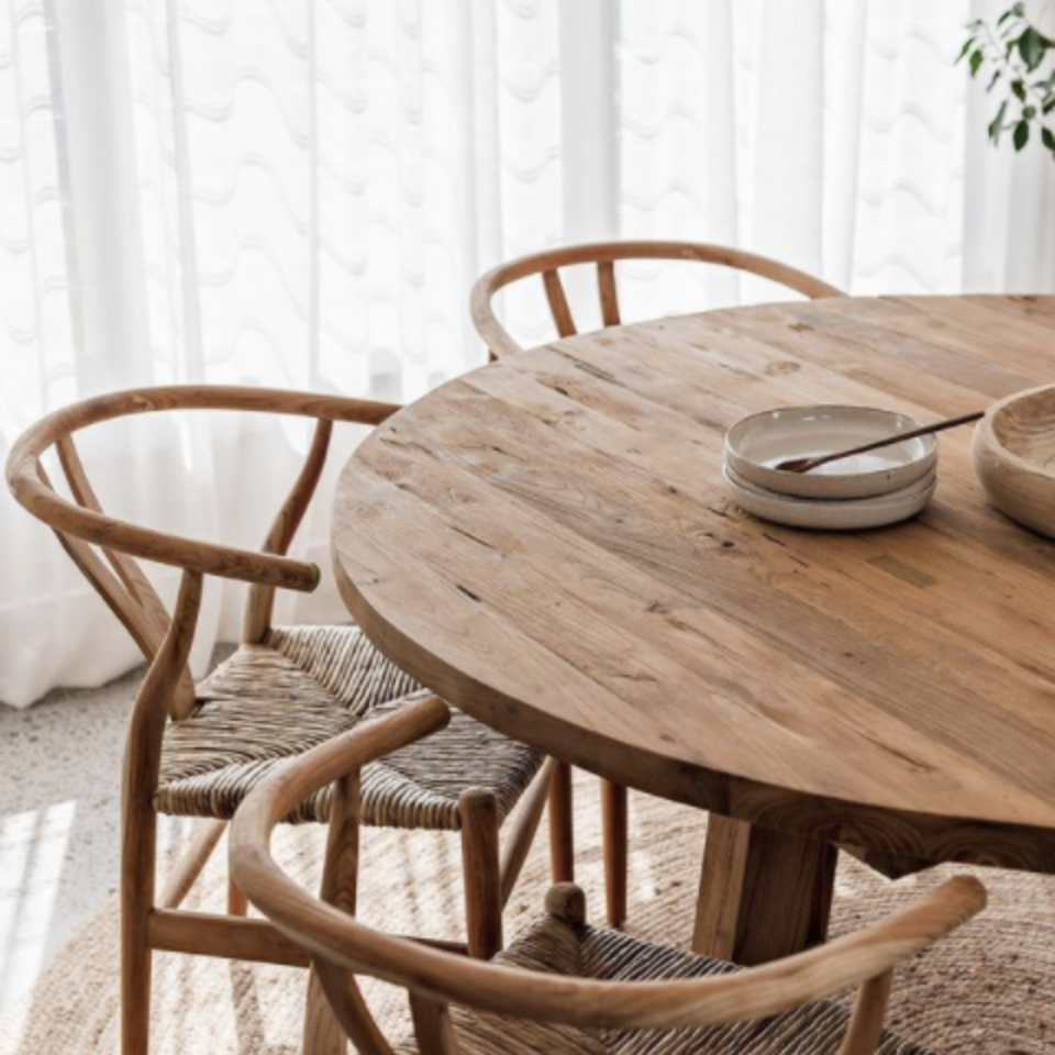 ROUND TEAK TABLE